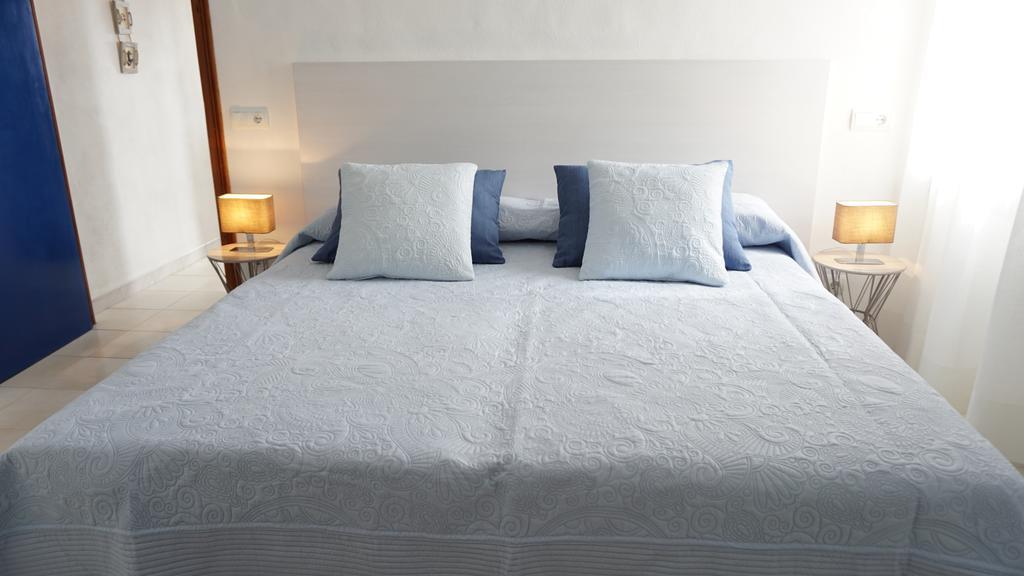 Astbury Apartments Ses Platgetes Es Calo  Ngoại thất bức ảnh